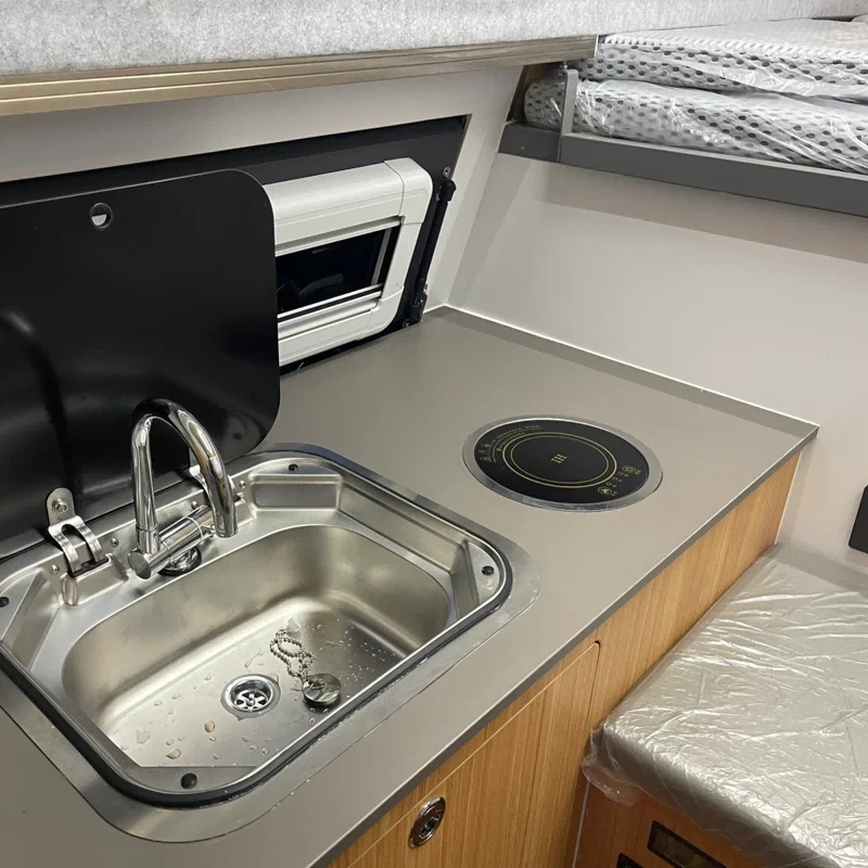 Family 4x4 Caravan Pickup Camper Hard Top For Travel